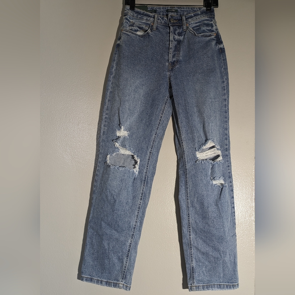 Women's  Super High Rise Distressed  Jean.             size 4